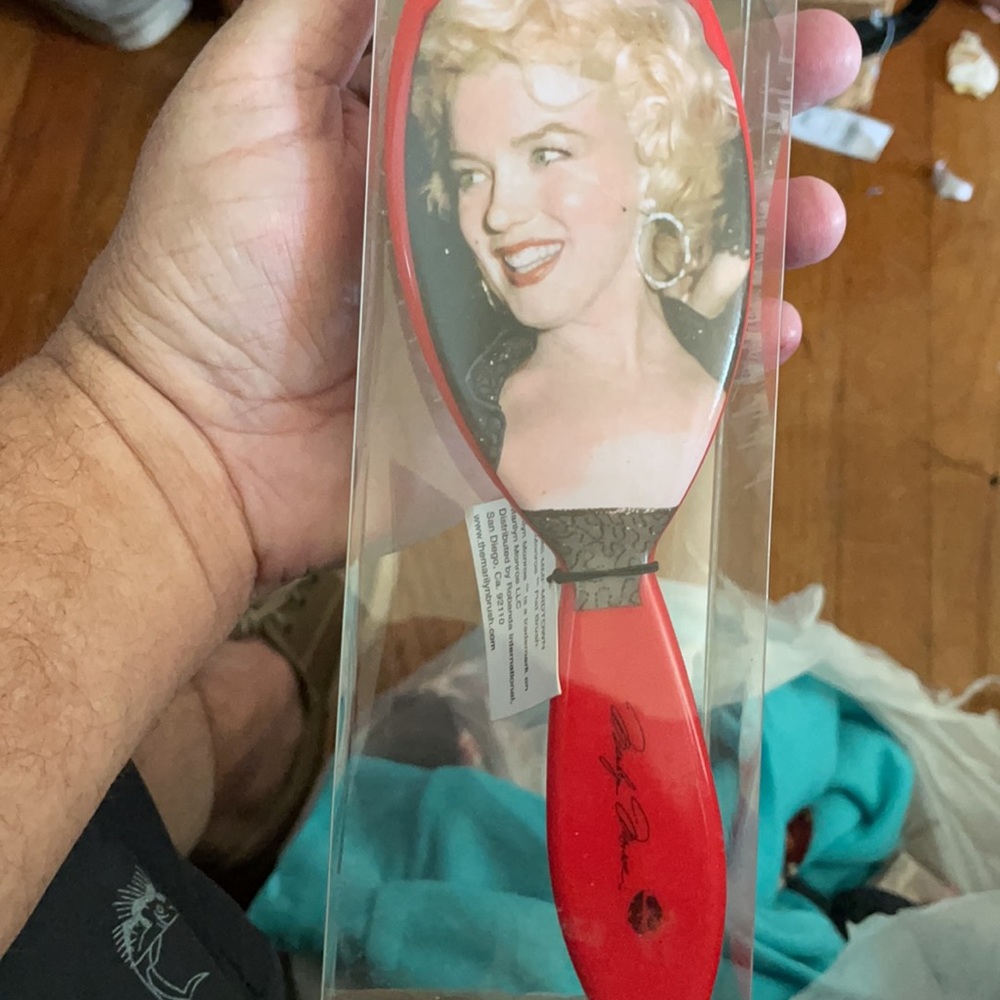 Marilyn Monroe Flat Brush still in box NWT never used